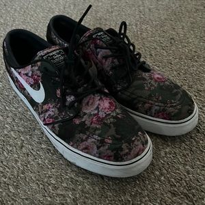 Digital Floral Nike SB Janoski